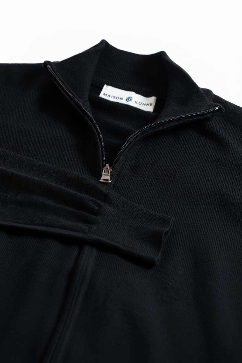 Cardigan Black - detail label staand