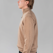 Merino Quarter Zip Camel - zijaanzicht